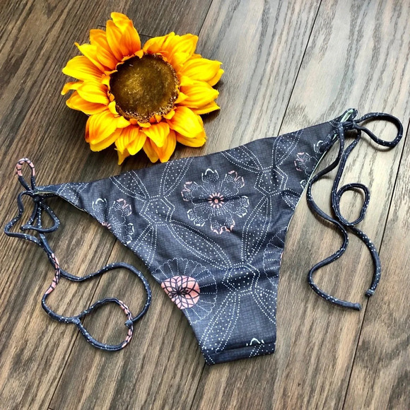 🦋B2G1🦋TAVIK JAX Yokota Floral Bikini Bottoms NWT | LARGE | - Picture 6 of 9